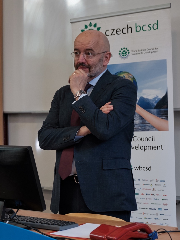 President of World Business Council for Sustainable Development Peter Bakker lectured at FIR