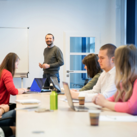 Zarezervujte si své místo v podzimních kurzech pro veřejnost nebo programech MBA