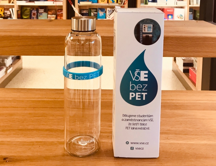 Pomozte snížit spotřebu PET lahví. Kupte si stylovou lahev na vodu
