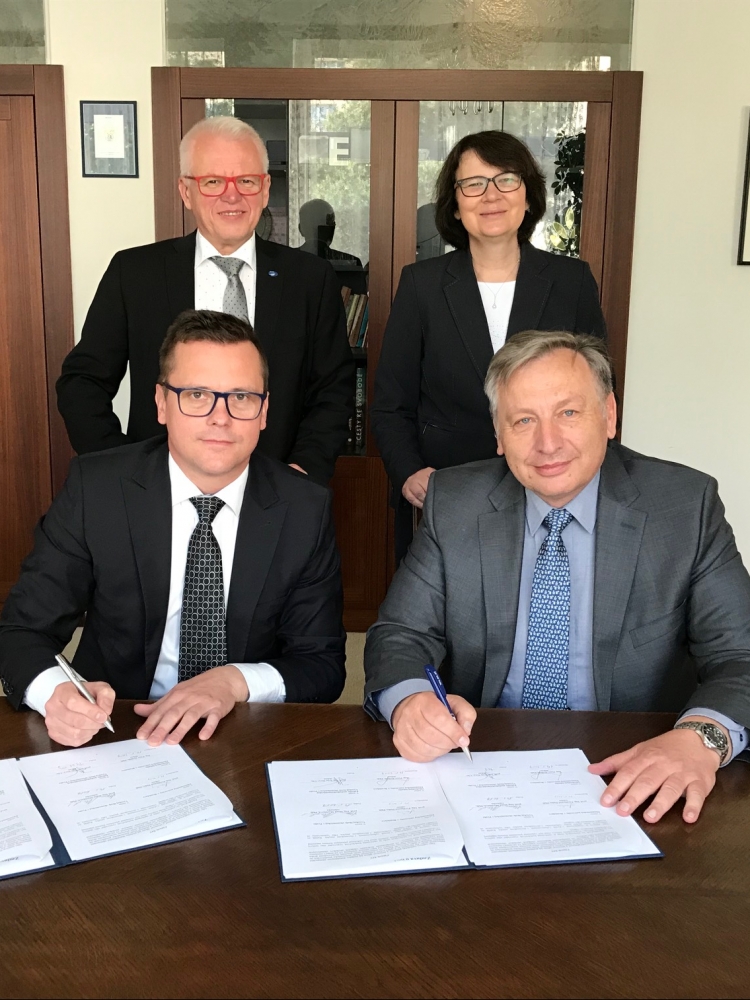 VŠE podepsala dohodu s Ekonomickou univerzitou v Bratislavě o poskytování programu double degree