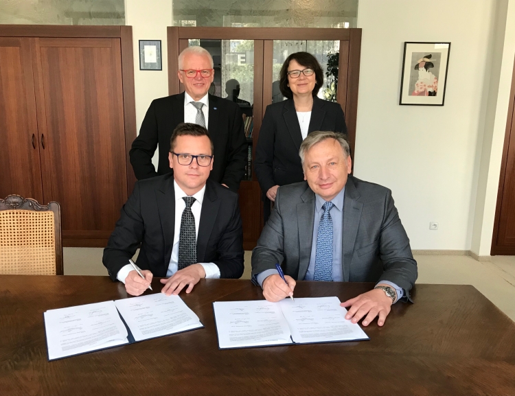 VŠE podepsala dohodu s Ekonomickou univerzitou v Bratislavě o poskytování programu double degree