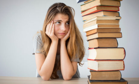 Proč studenti opouštějí vysoké školy? Klíčem jsou výsledky, nikoliv demografie