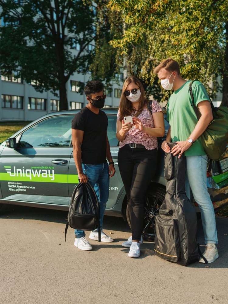Univerzitní carsharing Uniqway spolupracuje s Červeným křížem a hledá dobrovolníky mezi studenty