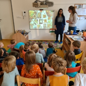 Zahraniční studenti na návštěvě školky VŠE