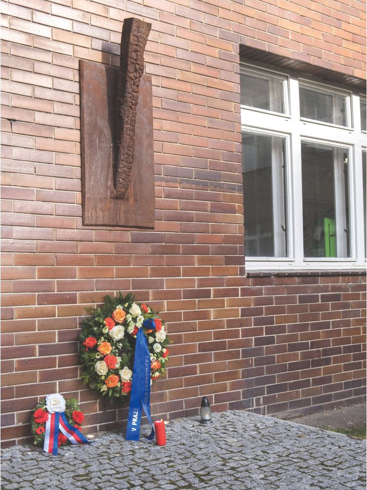 Spolužáci a přátelé Jana Palacha uctili jeho památku na VŠE