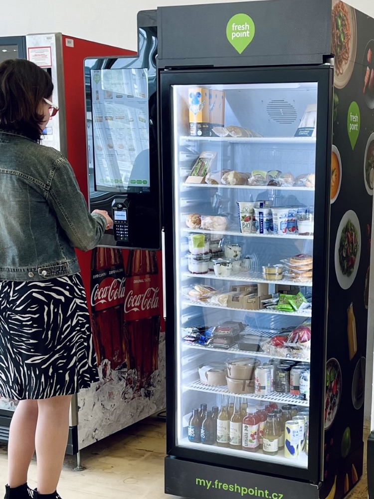 Samoobslužná lednice v 1. patře SB nabízí čerstvé a kvalitní potraviny