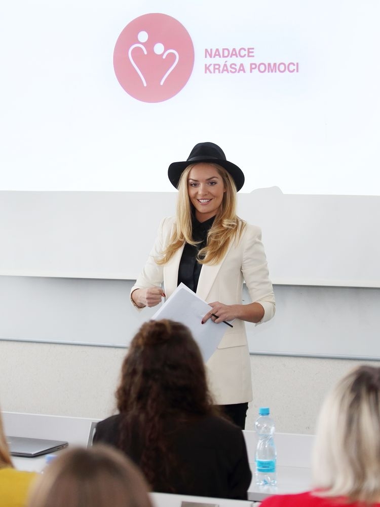 Taťána Gregor Brzobohatá navštívila VŠE a přednášela v rámci předmětu Sociální práce pro ekonomy