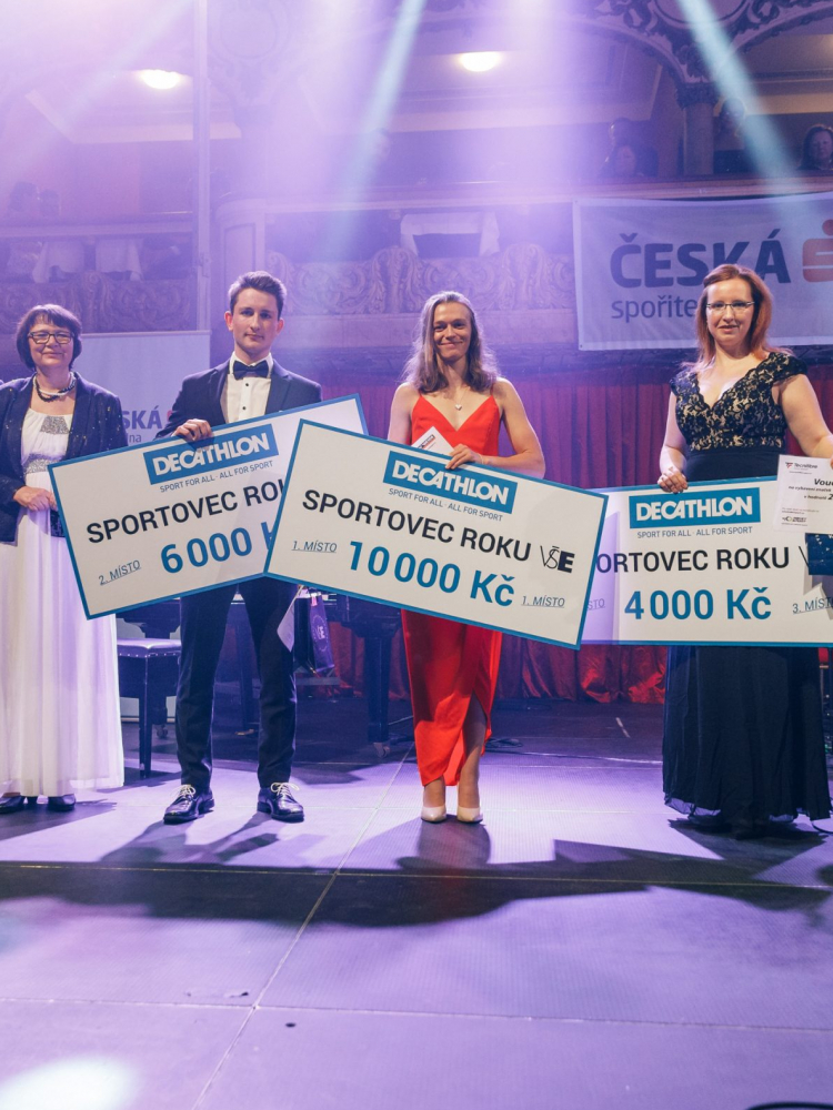 Sportovkyní VŠE je vodní slalomářka a talentem duo tančící pole dance